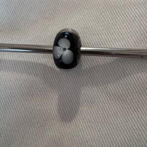 Trollbeads *retired* White flower